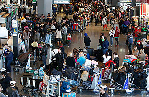 Tokyos Ex-Pat Exodus: Rush Hour of the Foreigners