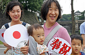 In Japan, a Revolution Over Childbearing