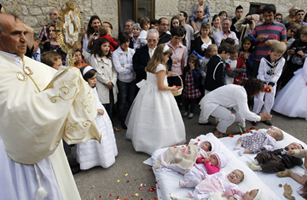 Spains Stolen Babies: A Nation Confronts Its Dark Past