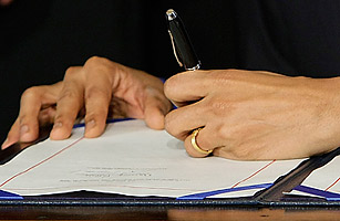 Why Obama Used 22 Pens to Sign the Health Care Bill