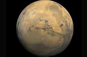 Mars Probe Reveals Dry Ice, Pointing to a Wetter Past