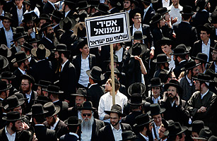 Israels Ultra-Orthodox Jews Clash with Secular Courts