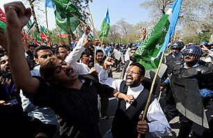 CIA Expulsion Suggests Pakistan is Breaking With the U.S.