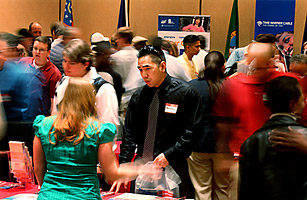 Fewer Applying for Jobless Benefits