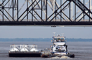 Barge Traffic Tempts Fate on an Angry Mississippi