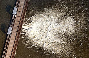 Spillway Opening Fails to Ease Flooding Fears in Louisiana