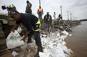 The Swelling Mississippi Worries New Orleans Residents