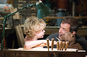 Beaver Review: Will Movie Audience Forgive Mel Gibson?