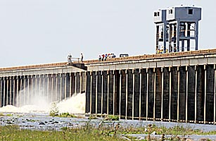 Along the Atchafalaya River, Bayou Residents Pray to Stay Above Water