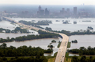 Memphis: Flood-Weary Residents Go Sightseeing on the River