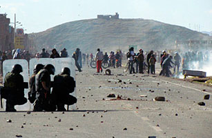 Indigenous Peruvians Protest Pollution, Death at Airport