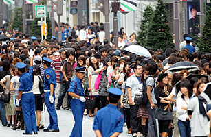 H&M Still Winning Tokyo Hearts — and Wallets