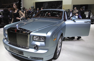 Rolls-Royce Takes its Electric Car for a Test-Drive