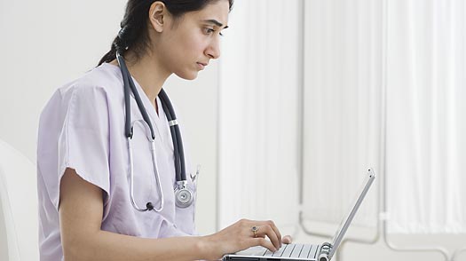 Med Students on Twitter, Facebook: No Patient Privacy?