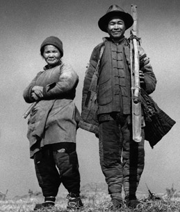 1945: Peasant farmers in Kunming, China