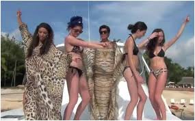 Lip-syncing videos is the new Kardashian Family Tradition