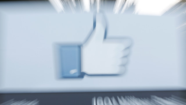 59f68_120530124219-facebook-like-story-top