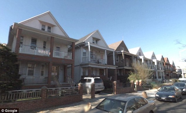 article-2015424-0D0A87E400000578-275_634x384