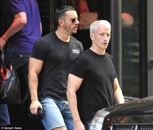 article-2172057-13E56670000005DC-567_634x543