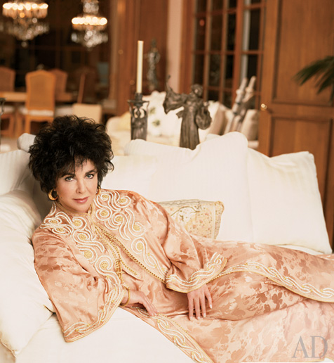 Elizabeth-Taylor-in-her-home