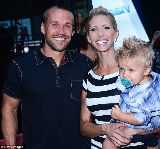 article-2201936-14F88874000005DC-952_634x590