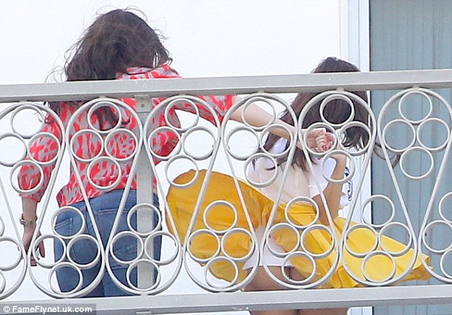 article-2216499-157611B4000005DC-489_634x443