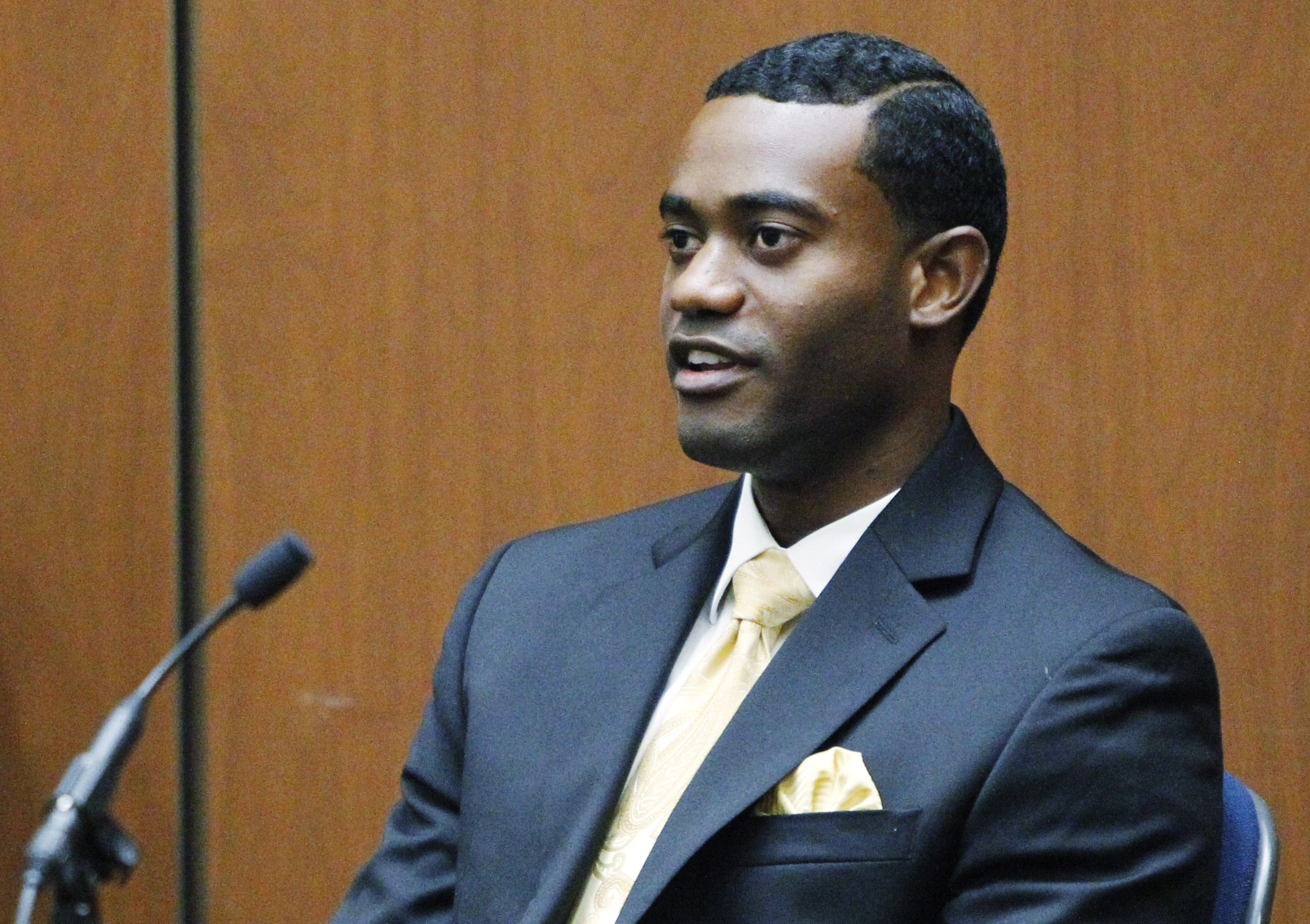 Michael Jacksons personal assistant Michael Amir Williams testifies during Dr. Conrad Murray's trial in the death of pop star Michael Jackson in Los Angeles