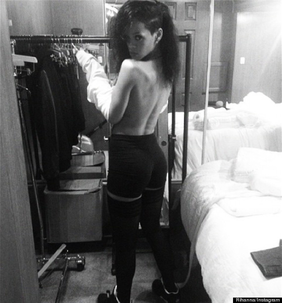 o-RIHANNA-SHIRTLESS-570